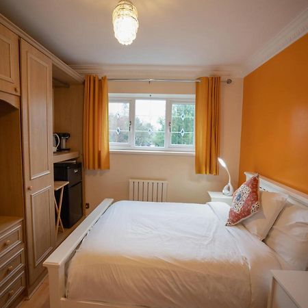 Oyo Oakcroft Guest House Manchester Airport Ringway Exteriér fotografie