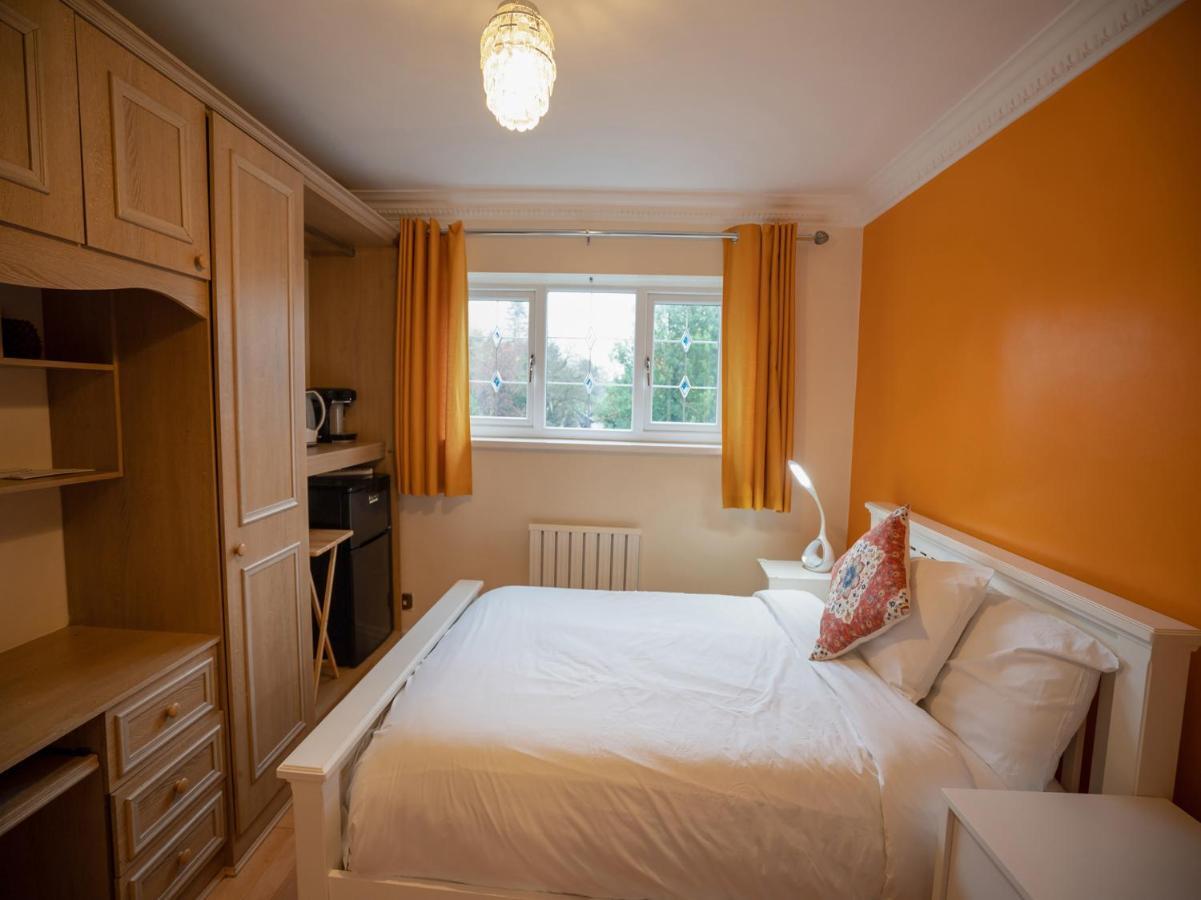 Oyo Oakcroft Guest House Manchester Airport Ringway Exteriér fotografie